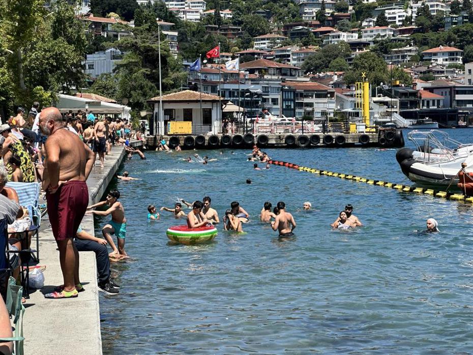 İstanbul'da Kavurucu Sıcaklar Hayatı Etkiliyor: Vatandaşlar Sahillere Akın Etti