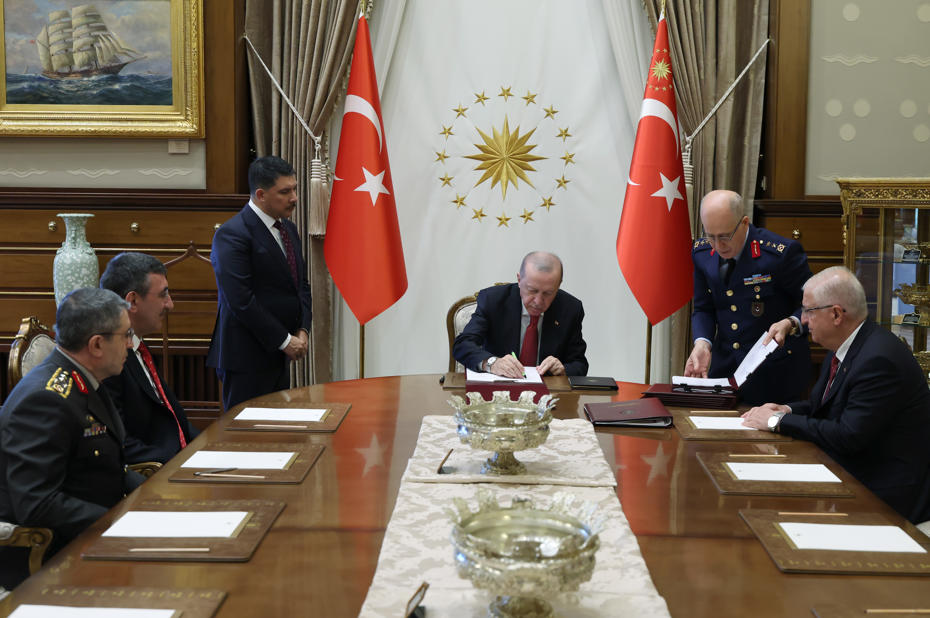 Türk Hava Kuvvetleri'nin ilk kadın paşası Özlem Karapınar oldu