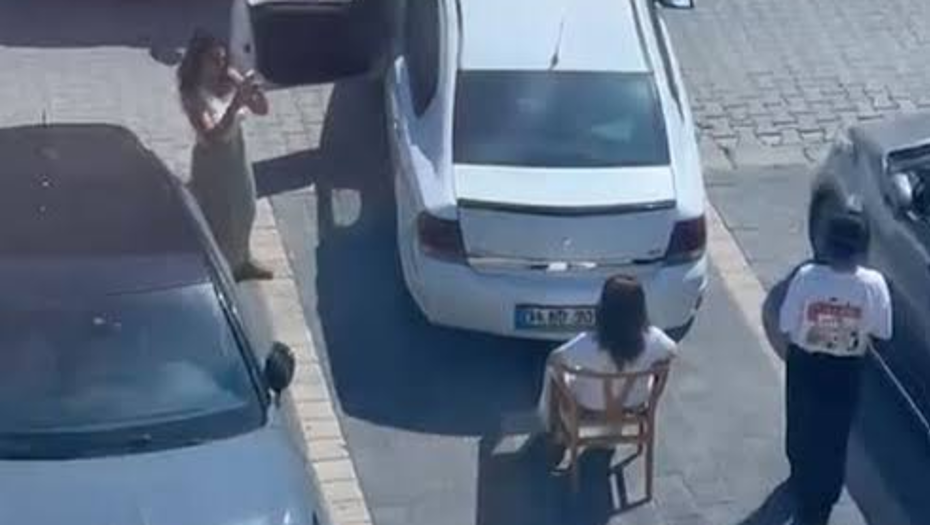 Yalova'da İlginç Olay: Sandalye Engel Olunca Araç Park Etmedi