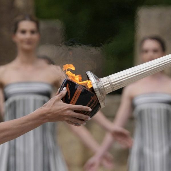 Paris Olimpiyatlarının ateşi Yunanistan'daki antik Olympia'dan başladı