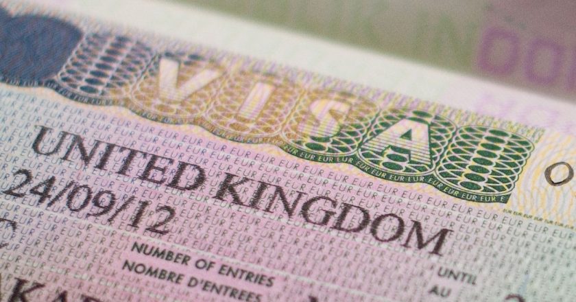 İngiltere turistler ve öğrenciler için vize ücretlerini artırdı