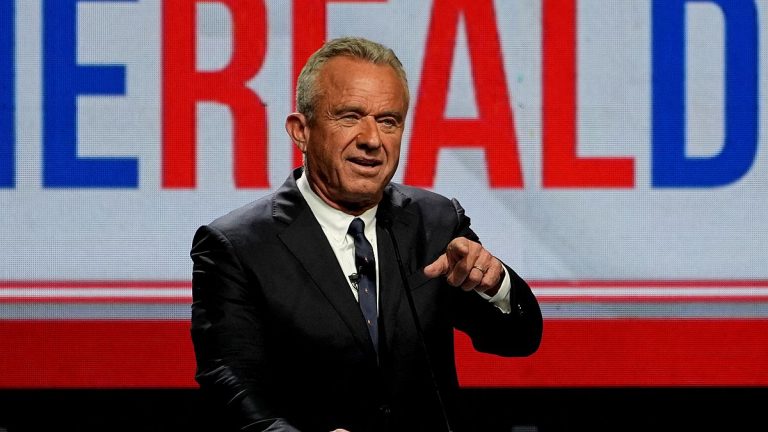 Eski sınıf arkadaşı Robert F. Kennedy'nin üniversite yıllarında kokain sattığını iddia ediyor