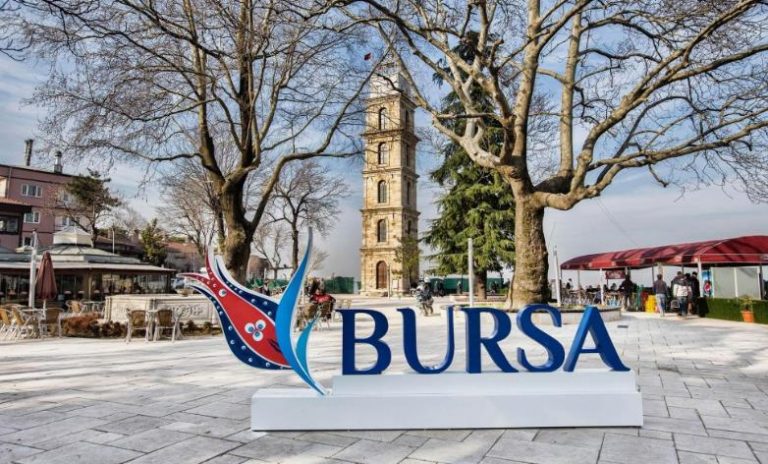 Bursa’da Lezzet Durağı: İskender Kebabının Tarihi ve En İyi Mekanlar