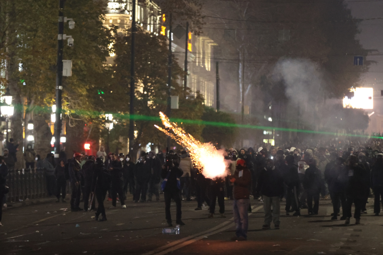 Gürcistan'daki protestoya çevik kuvvet polisi müdahale etti