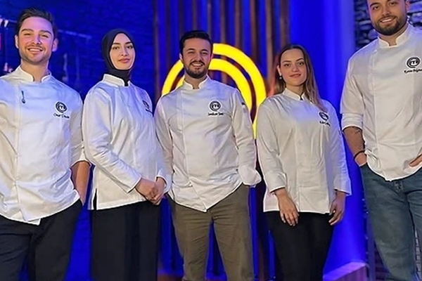 Üçüncü MasterChef finalisti belli oldu! İkisi de kaşığı fırlattı ve o da tatlısıyla damgasını vurdu! Jüri şaşırdı, yorumlar yağdı…