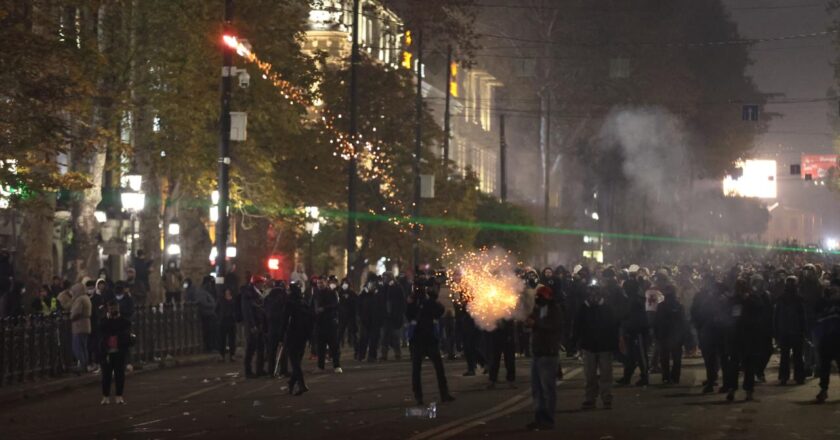 Gürcistan’daki protestoya çevik kuvvet polisi müdahale etti