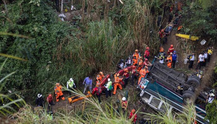 Guatemala’da bir katliam gibi bir kaza! Yolcu otobüsü köprüden uçtu: 51 Dead