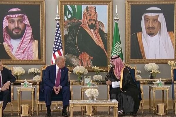 Dünya bu görüntülerden bahsediyor … Trump hareketi toplantı ile karşı karşıya kaldı! Protokolde kısa vadeli voltaj