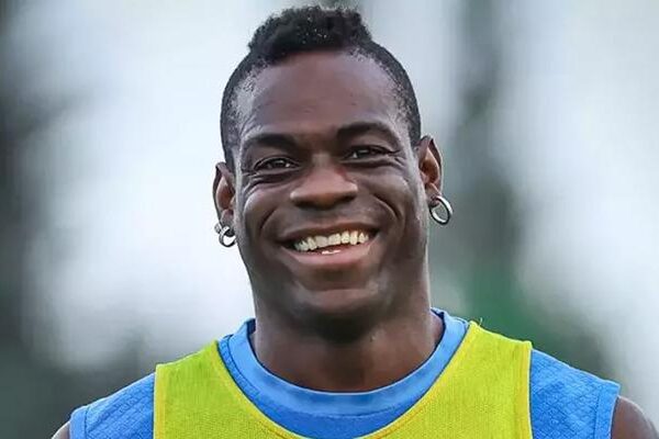 Balotelli'den şaşırtıcı hareket! 3. Şampiyonaya transfer