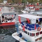 Balıkçılar av sezonunun açılışını teknelerde yakarak kutladılar.