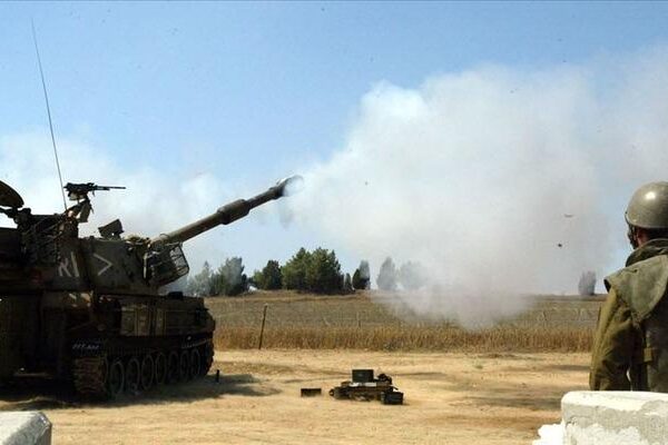 İsrail, Lübnan'daki BM güçlerine İHA ve tanklarla saldırdı