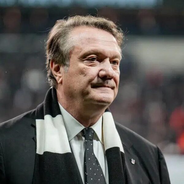 Beşiktaş'ın eski başkanı Hasan Arat, 1 yıl süreyle kulüpten uzaklaştırıldı!