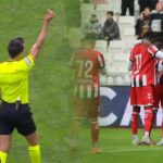 Sivasspor-Boluspor karşılaşmasında sıradışı kırmızı kart! İzleyiciler şaşkın!