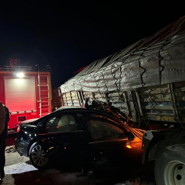 Afyonkarahisar’da tır ve otomobil çarpıştı: 2 can kaybı