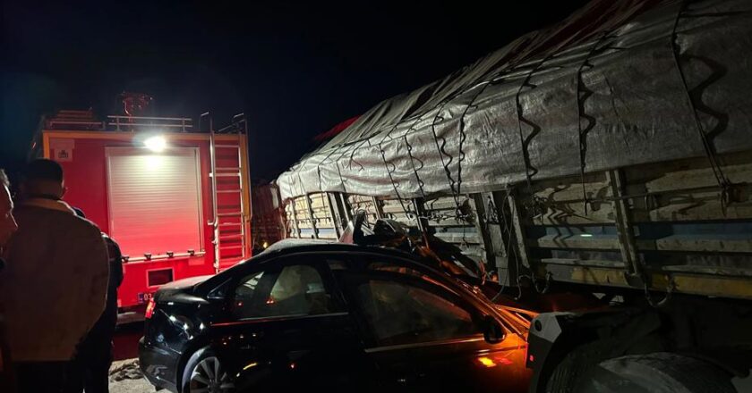 Afyonkarahisar’da tır ve otomobil çarpıştı: 2 can kaybı