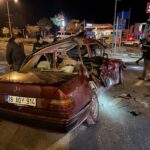 Tur otobüsüyle çarpışan araçta iki kişi hayatını kaybetti