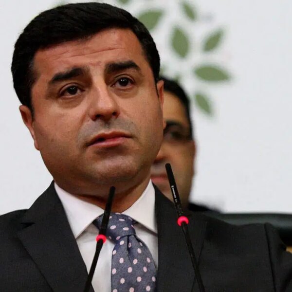 Son Dakika… DEM Partisi Selahattin Demirtaş'ı Ziyaret Etti: Demirtaş'ın İmralı Çağrısı – Son Dakika Türkiye Haberleri