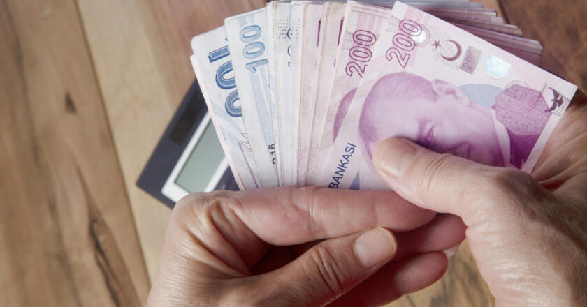 2026 Ocak’ta Memur ve Emekli Maaşları Ne Kadar Artacak?