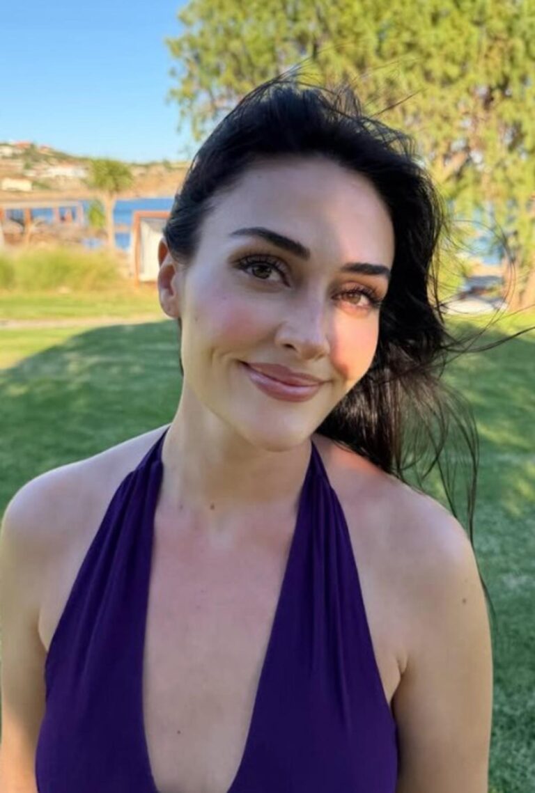 Esra Bilgiç son pozlarıyla yaktı geçti! Bir bakan bir daha baktı
