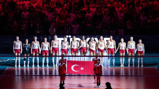 TRT spikeri Cüneyt Kıran’dan Zoran Terzic’e tarihi yanıt! Canlı yayında gündem olan gönderme